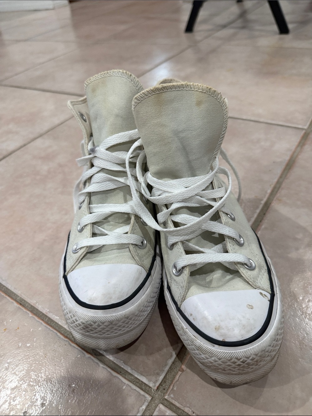 Converse woman’s  High-Top Canvas Sneakers in Off-White size 7 @@@